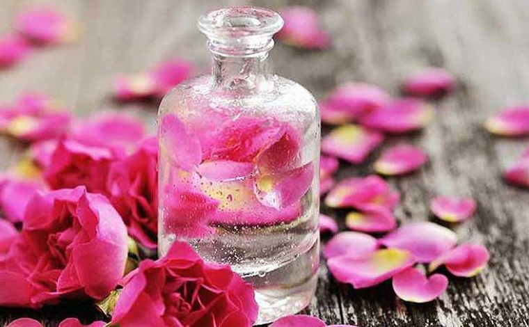 بطری کوچک گلاب از صنایع دستی شهر کاشان